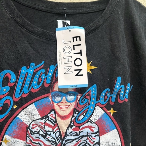 Nwt Elton John very softy graphic tee. Size medium. 100 cotton. Pit 21”. - Picture 3 of 4